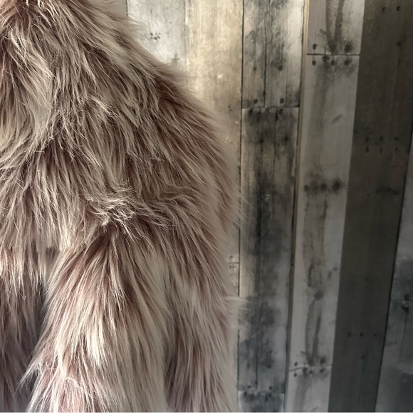 Spirithoods GALAH COLLECTOR EDITION FAUX FUR SHAWL NWT - Picture 7 of 8